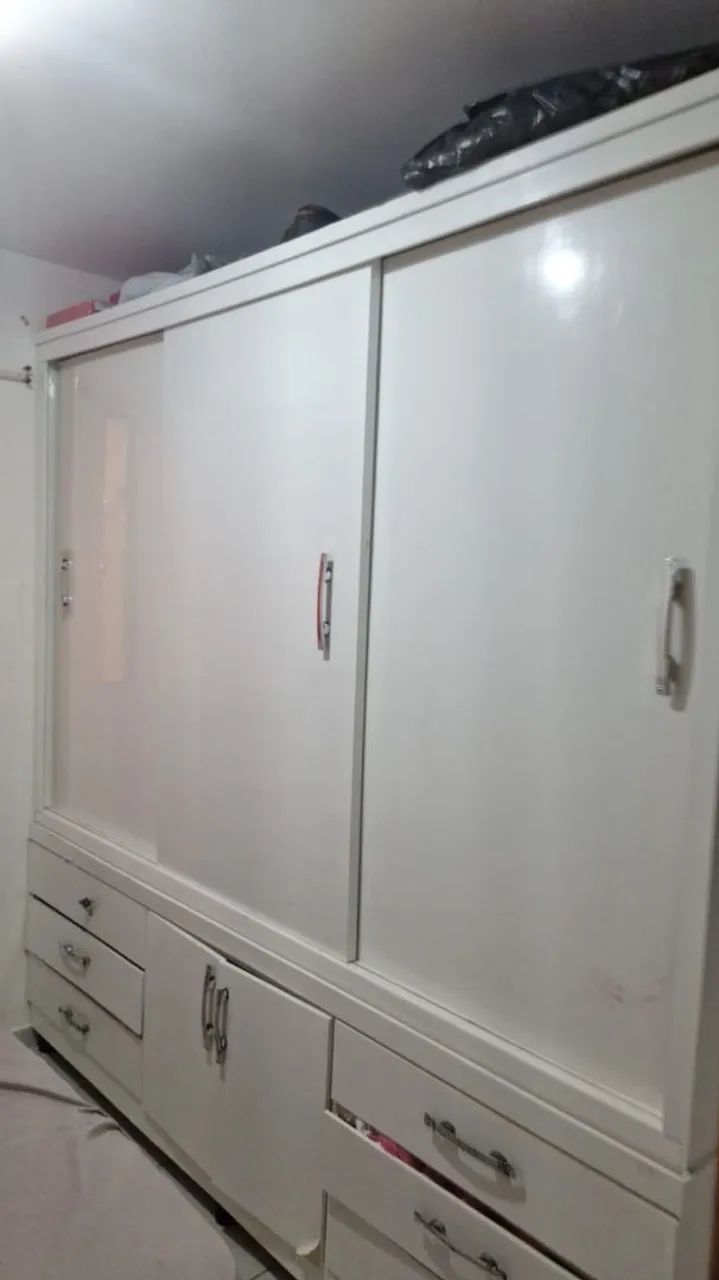 Guarda-roupa de madeira64312003398146120