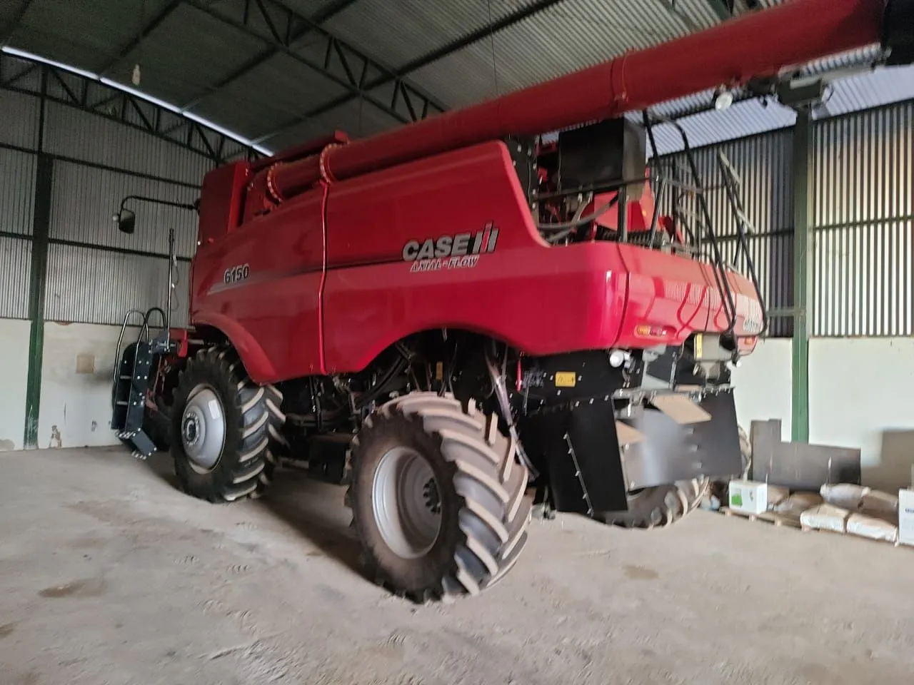 Vendo colheitadeira 6150