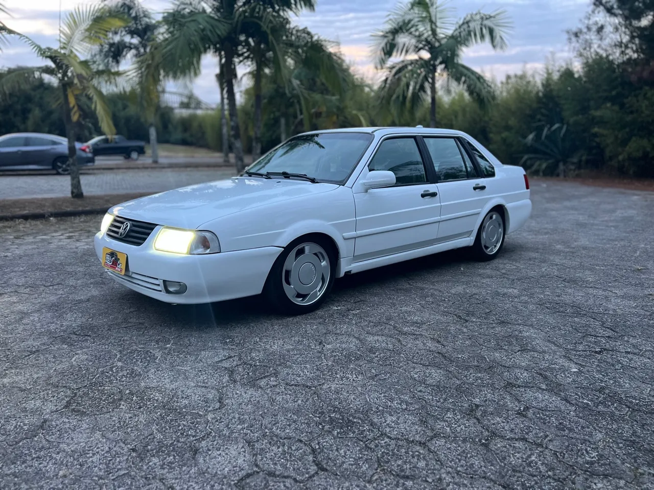 Santana 1.8 Completo / Suspensão a Rosca