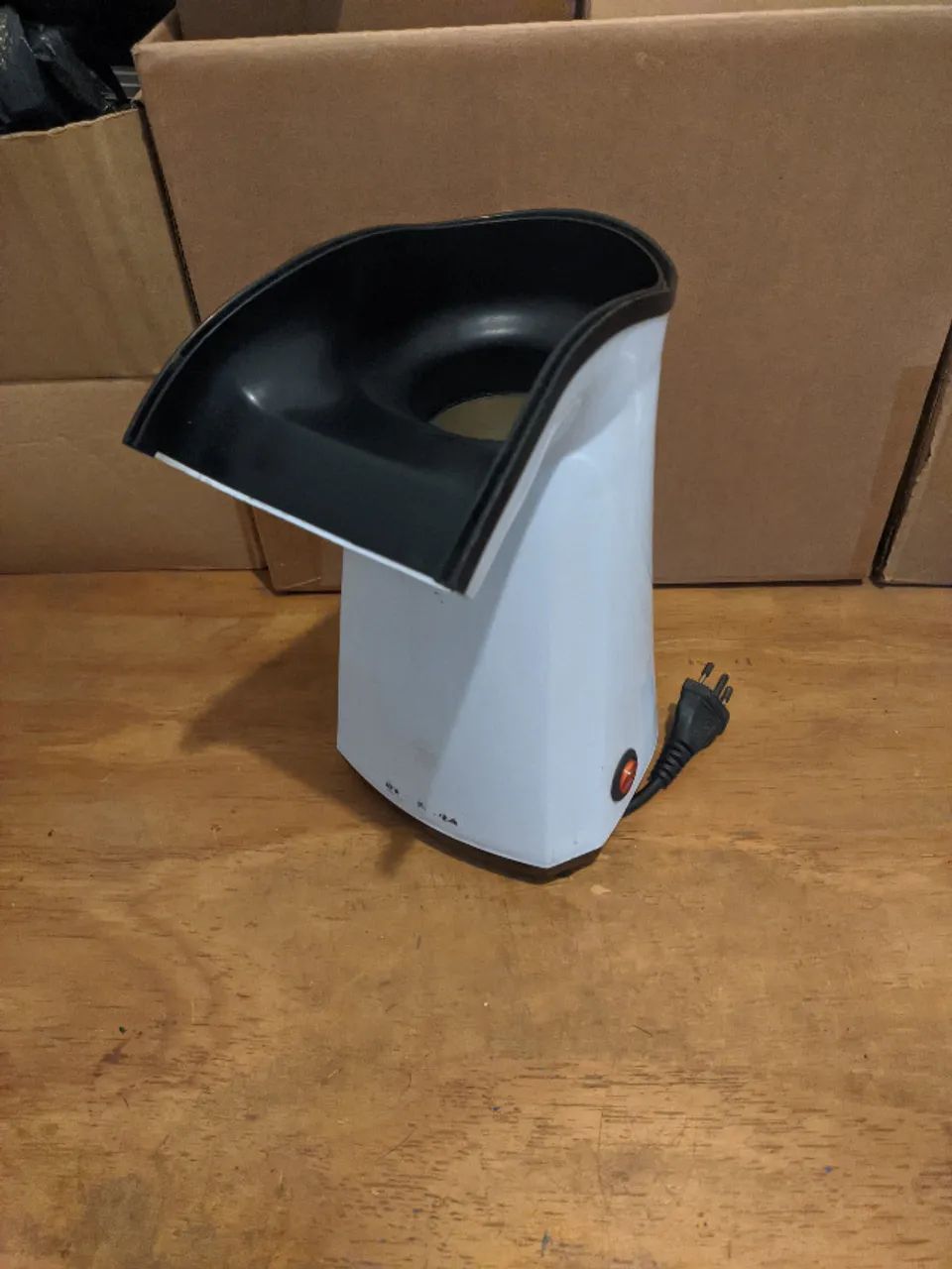 Pipoqueira Poptime Britania 1200W 127v sem detalhe