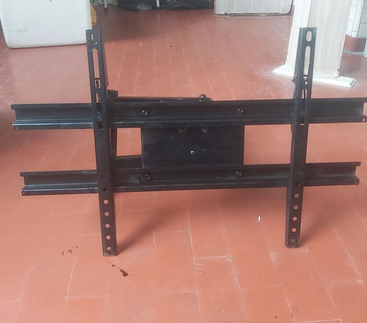 Suporte TV giratório, 32 a 75   Polegadas. Preto R$ 180,00.Preto R$ 180,00. - Foto 3