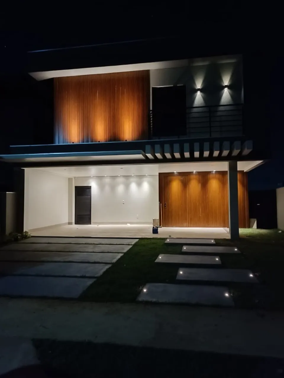 Sobrado no Belvedere 2, 4 quartos, alto padrão com piscina e energia solar