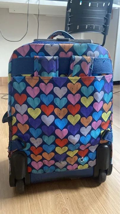Mochila de rodinhas com estampa de coração - Foto 2