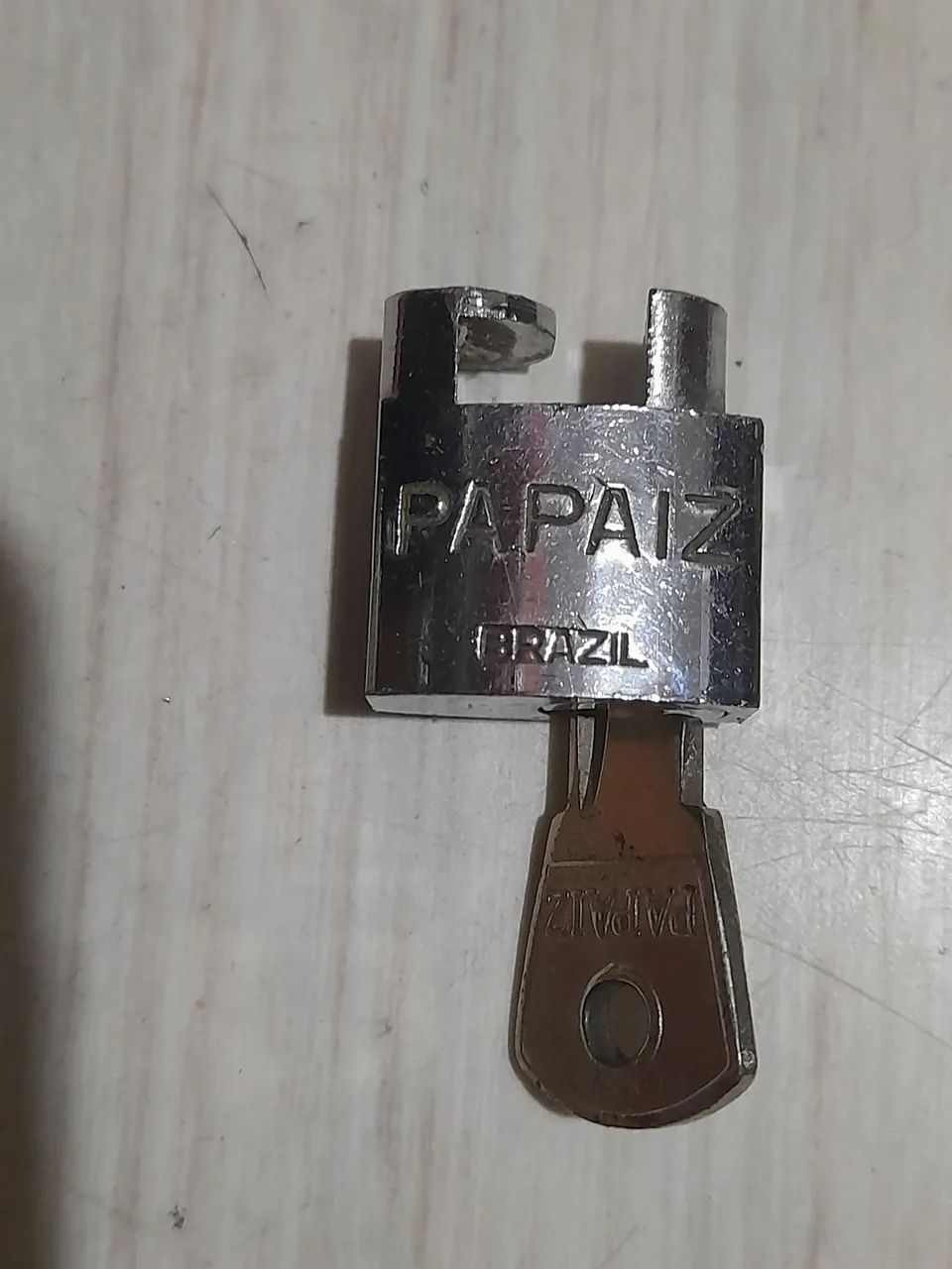 Cadeado antigo para telefone de discar. - Foto 3