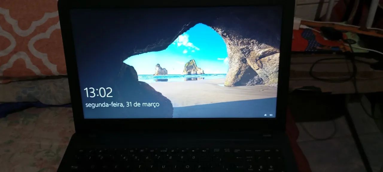 Notebook Asus semi novo 