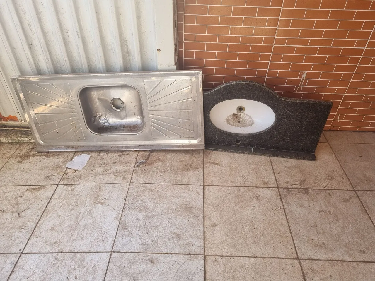 Pias de Aço Inox e Granito
