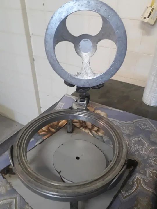 FECHADORA DE METAL  REGULÁVEL PARA MARMITEX DE ALUMÍNIO USADA - Foto 2