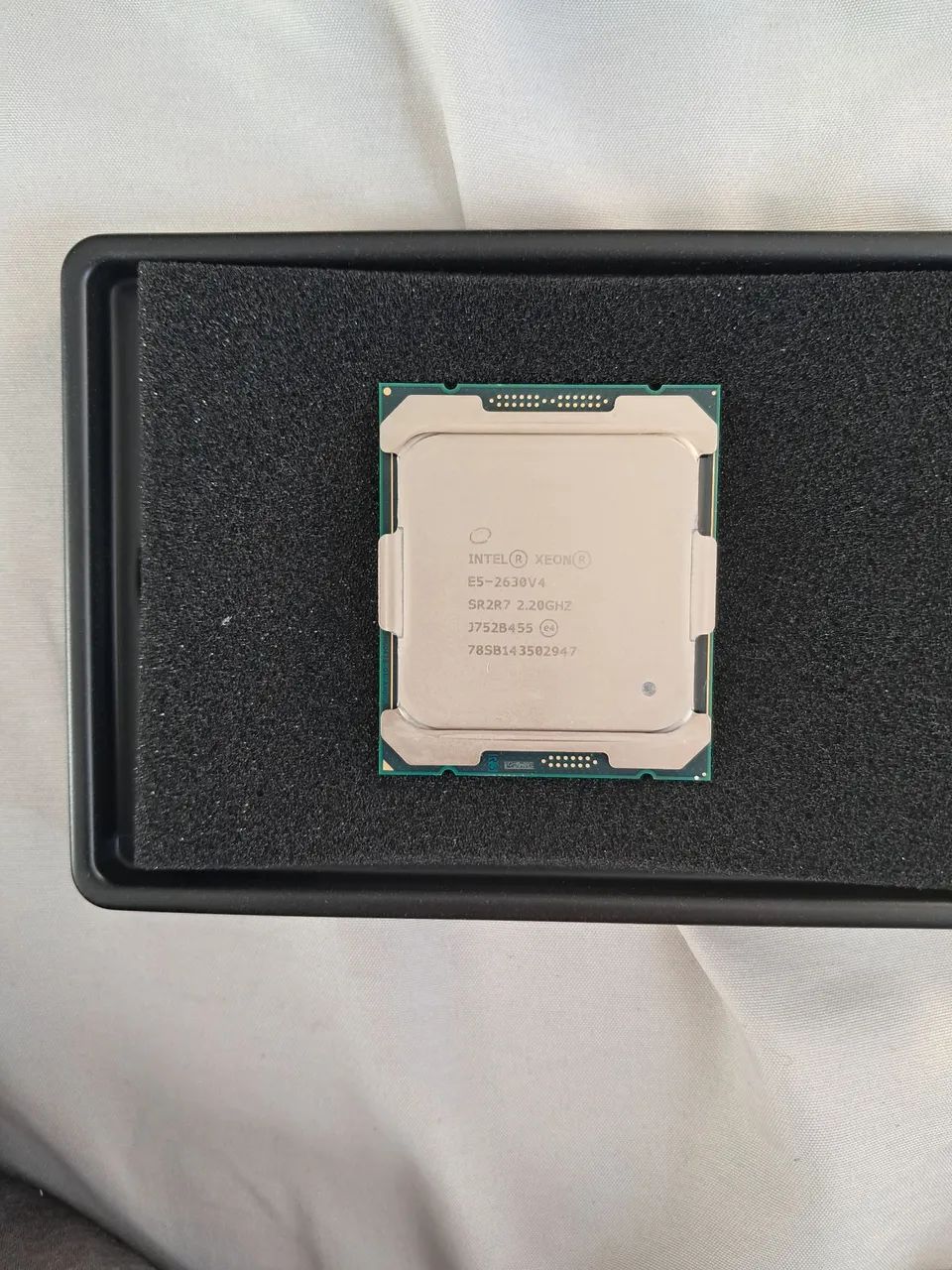 Intel Xeon E5-2630 v4.