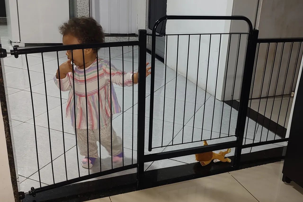 Grade de proteção para crianças e Pets - Extensiva: 78cm a 150cm - Foto 2