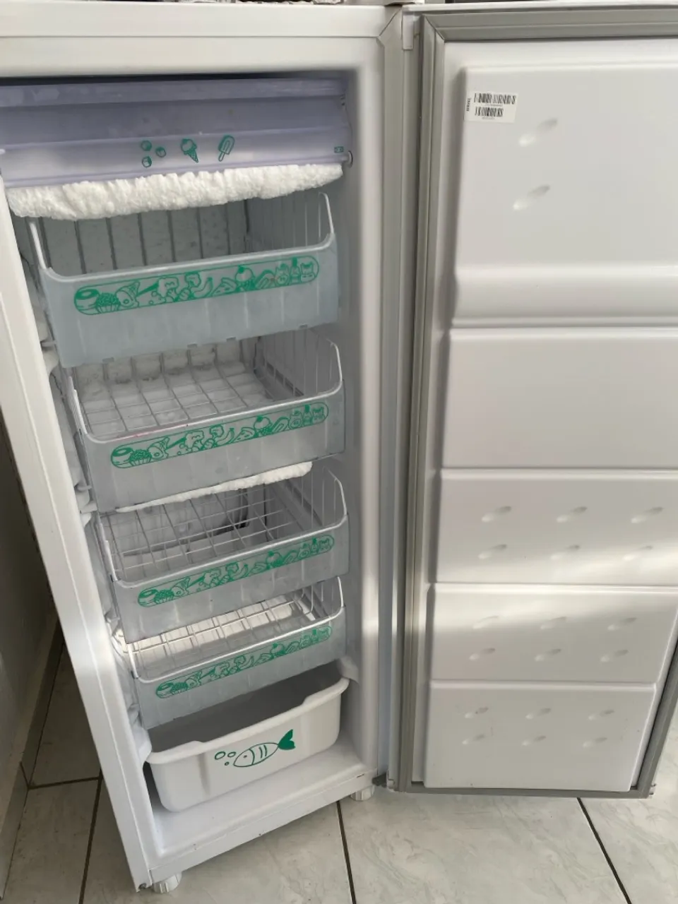 Freezer Vertical Compacto - Ideal para sua casa!