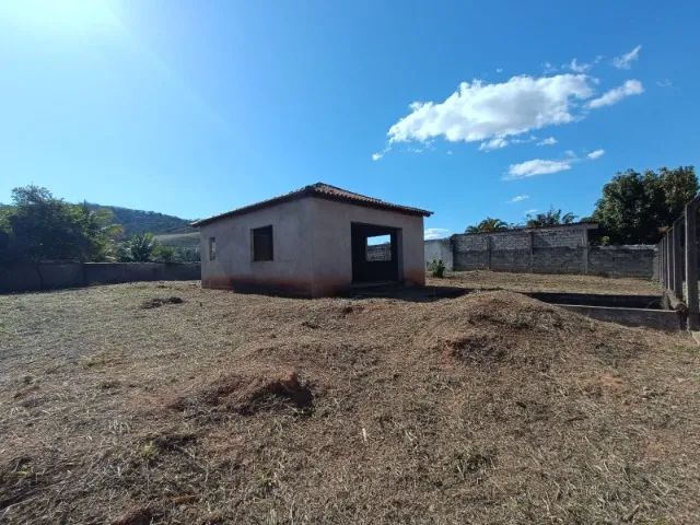 Casa com lote c/ casa estrada Descoberto.