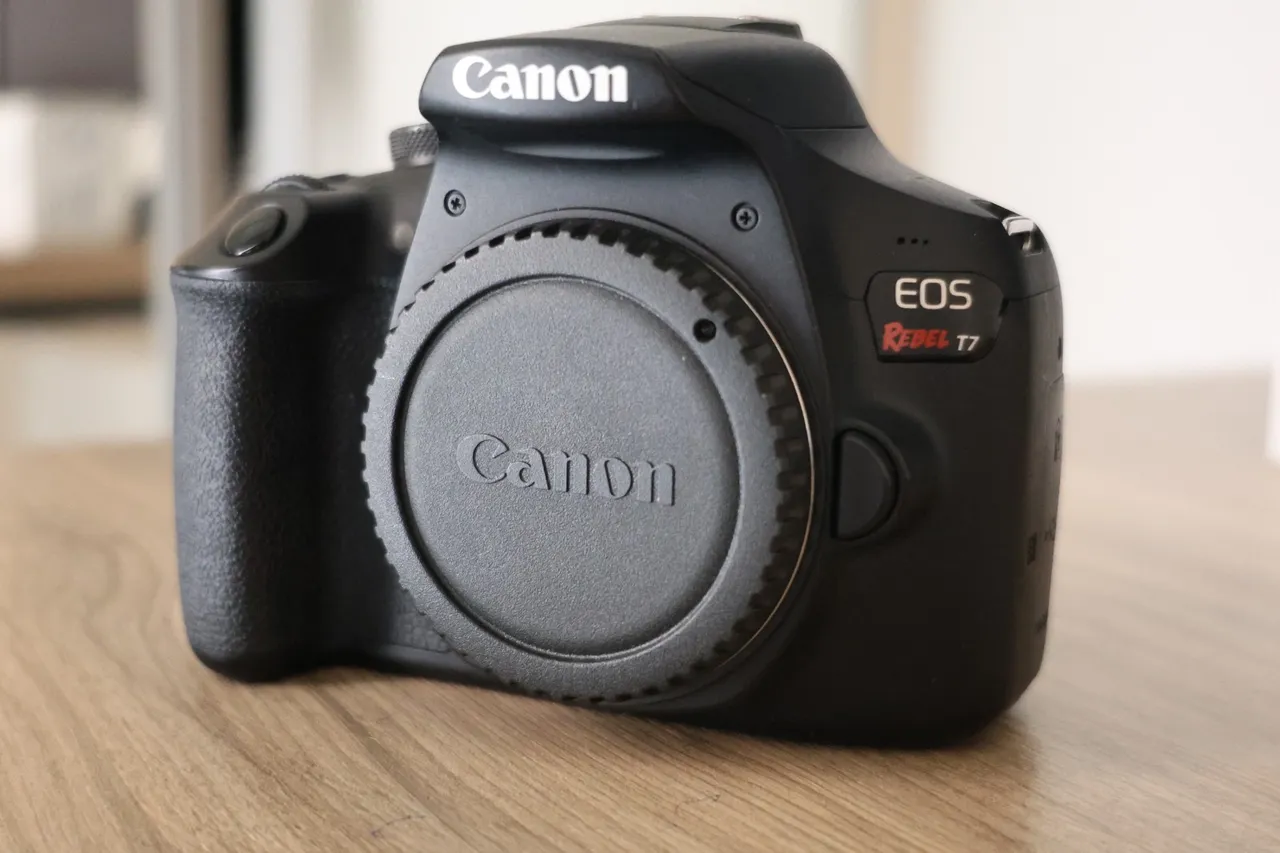 Câmera Canon EOS Rebel T7 - Ótima Qualidade!