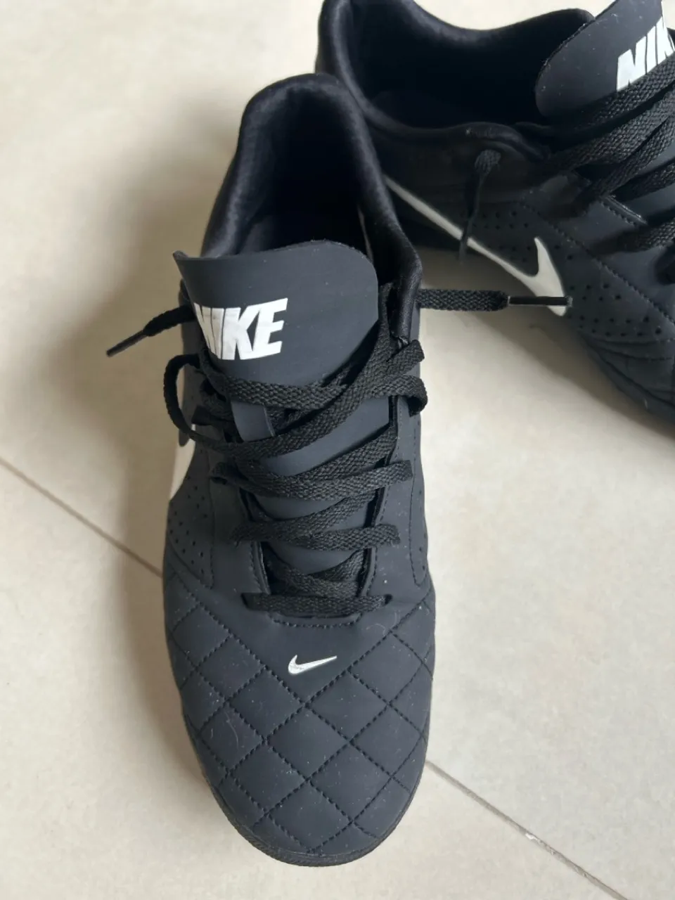 Chuteira society Nike Beco