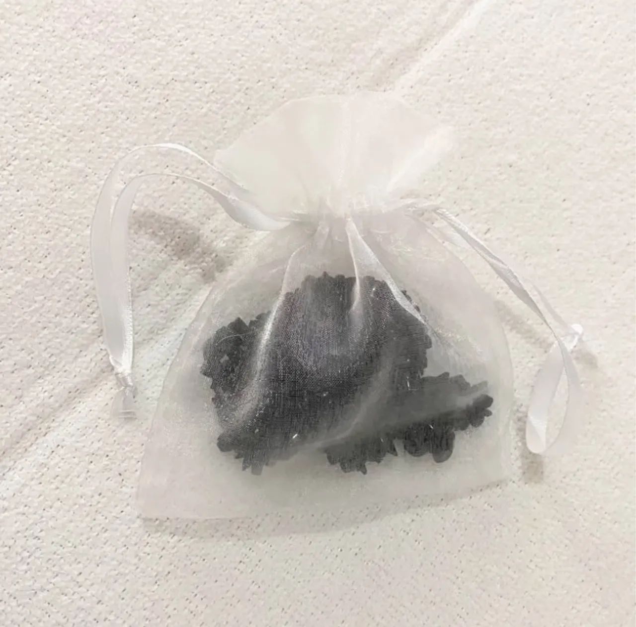 Vende-se Colar + Pulseira de pedra natural Onix preto com saquinho da sorte. 