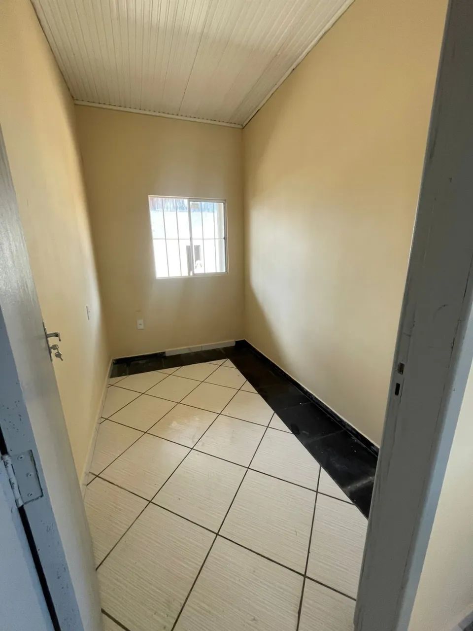 Aluga-se apartamento atrás do mercale - Foto 2