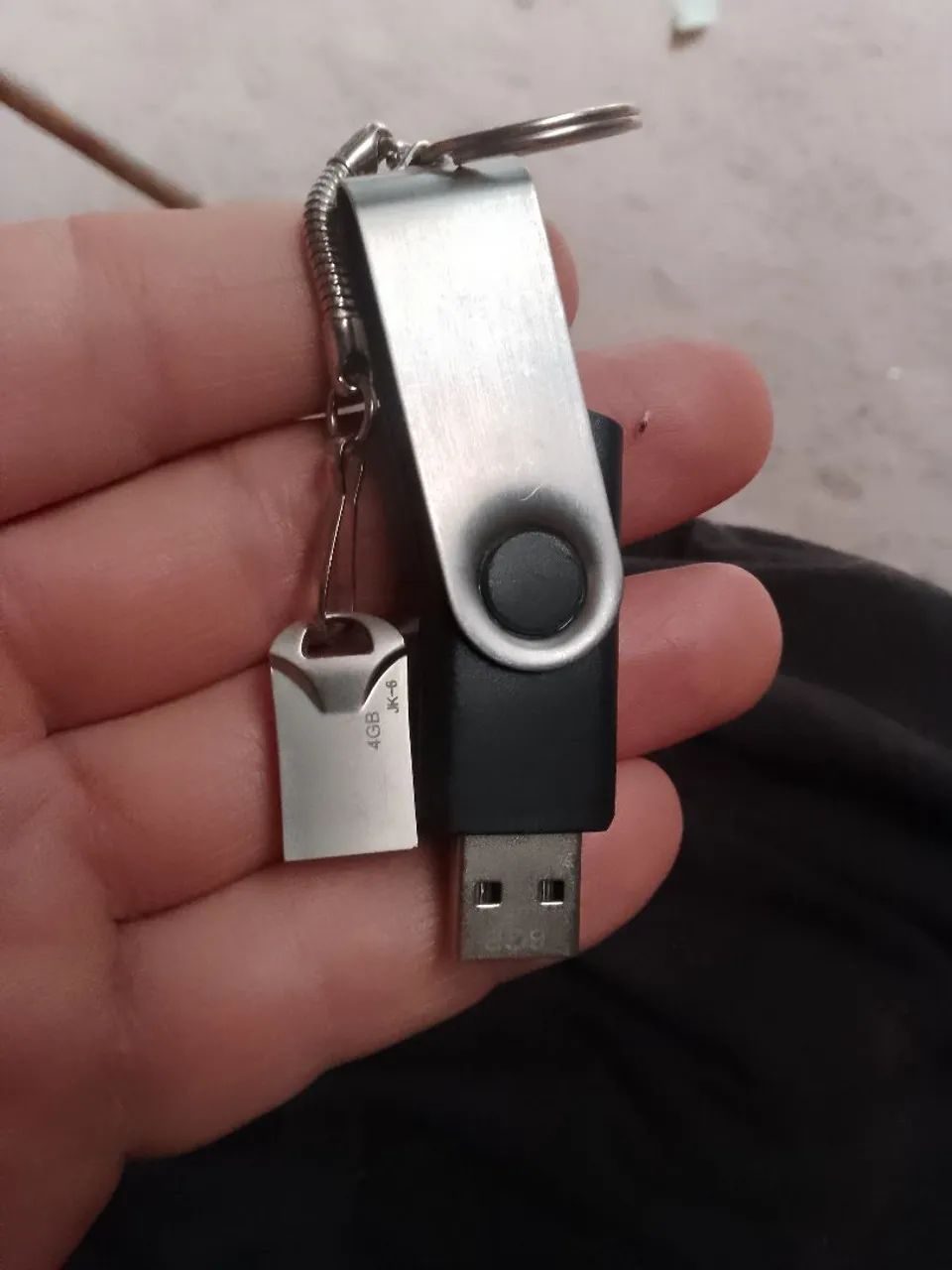 Dois pendrive 4 e 8 gigas  - Foto 2