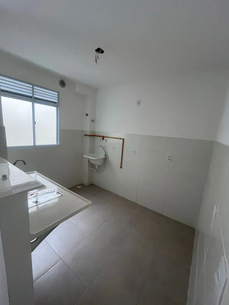 ? ALUGA-SE APARTAMENTO TÉRREO - 2 QUARTOS - Foto 5