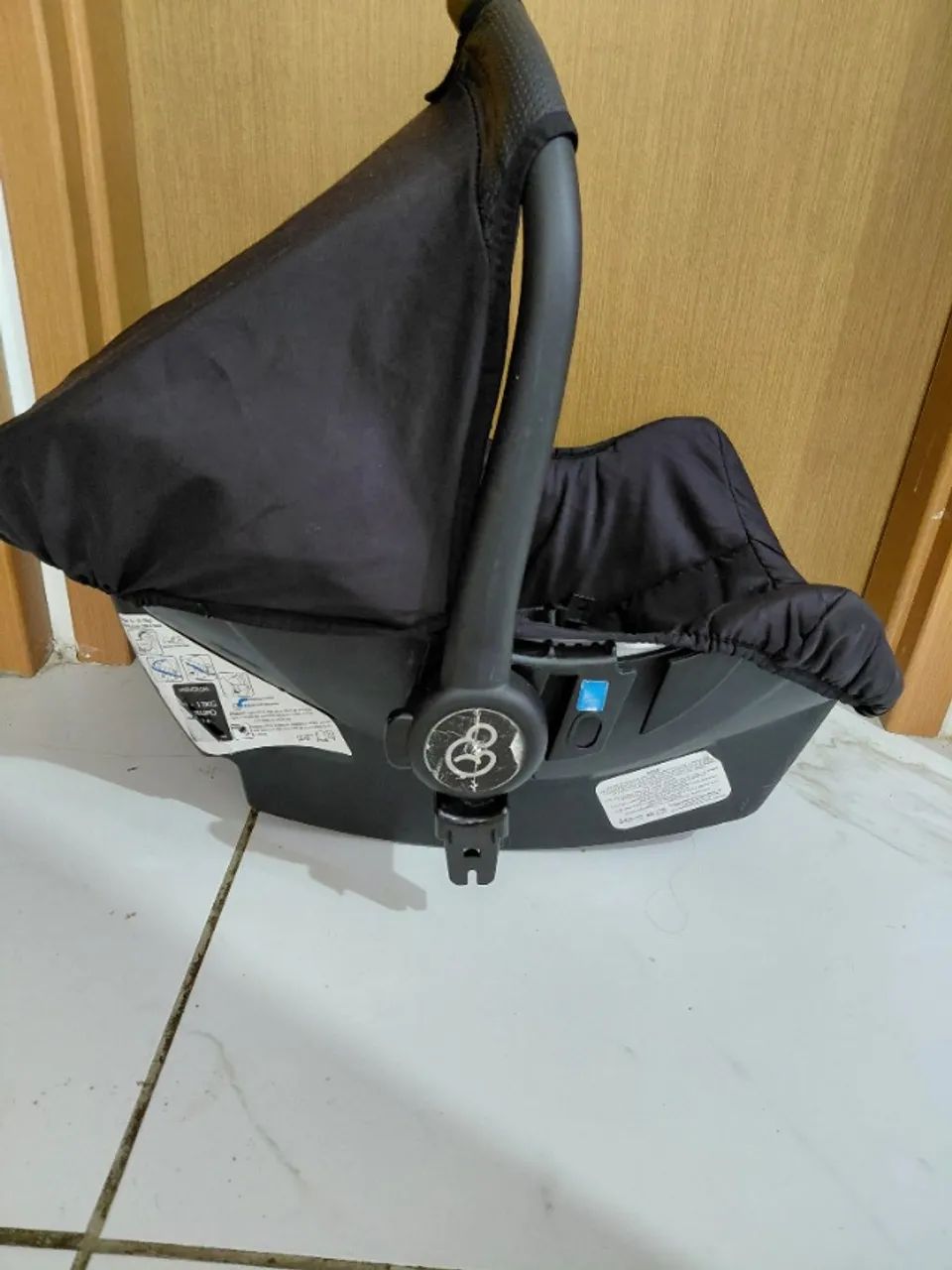 Carrinho de bebê + bebê conforto + base adaptadora pra carro - Foto 3