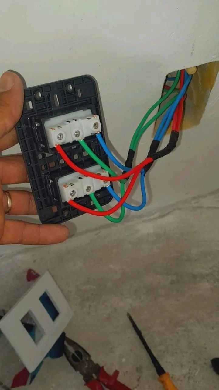 Eletricistas profissionais - Foto 2