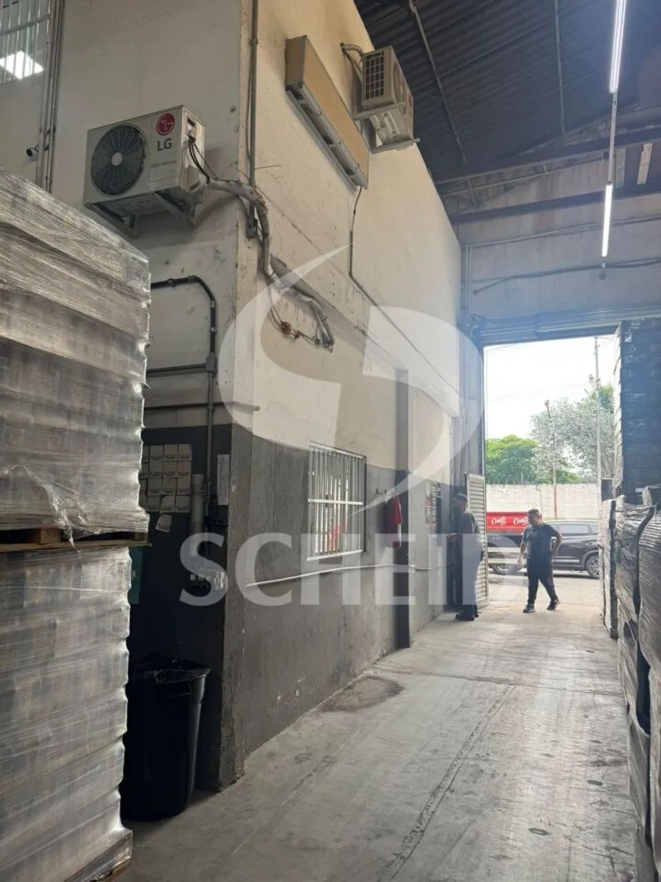 ÓTIMO GALPÃO COM 1.300M DE ÁREA CONSTRUIDA, EM BOA LOCALIZAÇÃO, PROXIMO DE GRANDES COMERCI - Foto 2