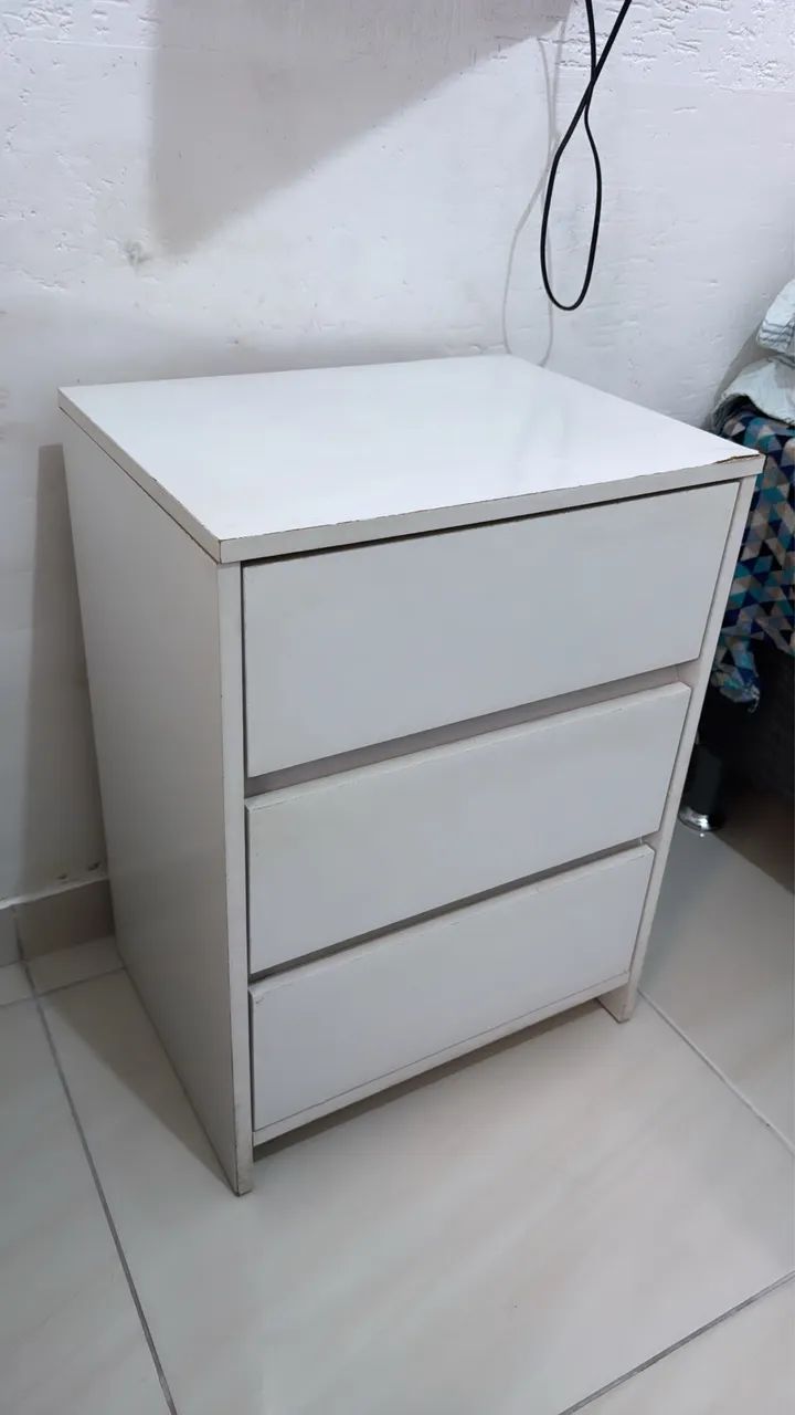 Criado mudo / mesa de cabeceira