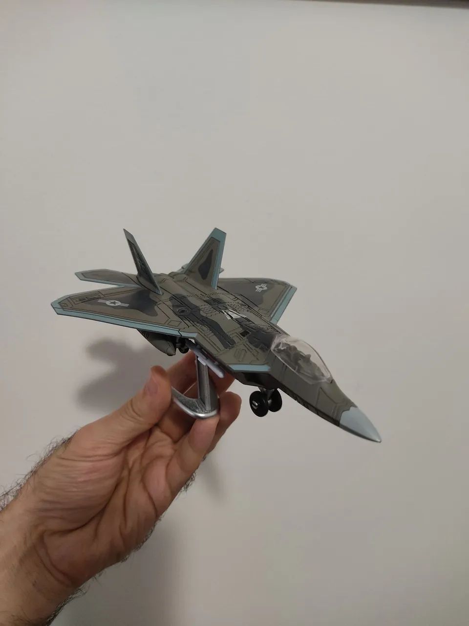 Miniatura Caça F-22 plástico Escala 1:100 - Foto 5