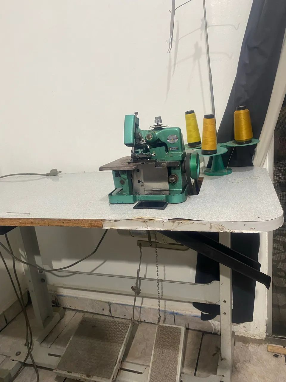 Máquina de costura overloque