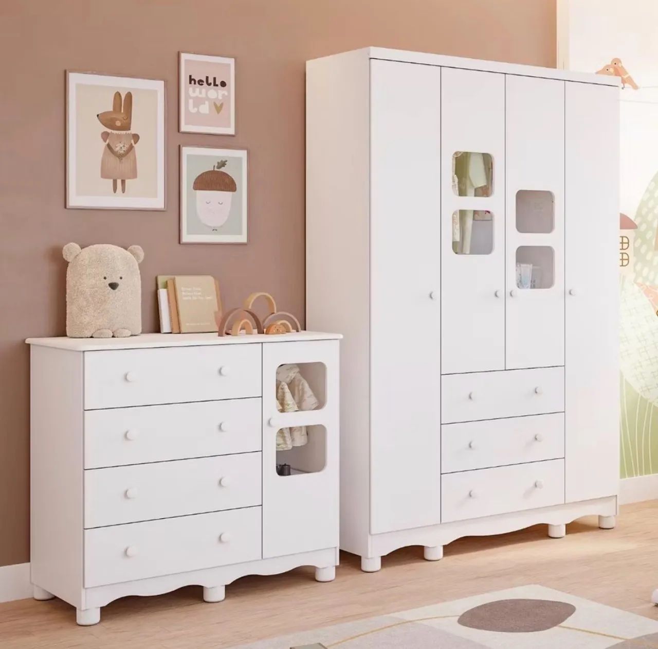 Quarto de bebê cômoda e guarda roupa 