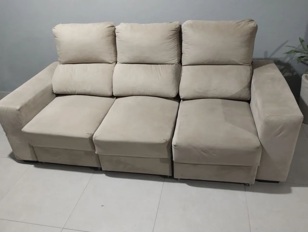 Sofá retrátil e reclinável 3 lugares entrego ler anúncio 