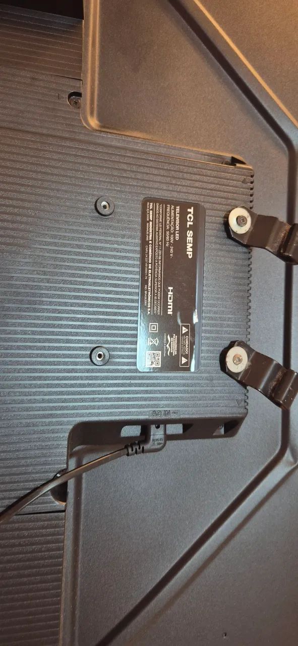 TV 32" Smart TCL com pouso uso, porém sem imagem - Foto 3