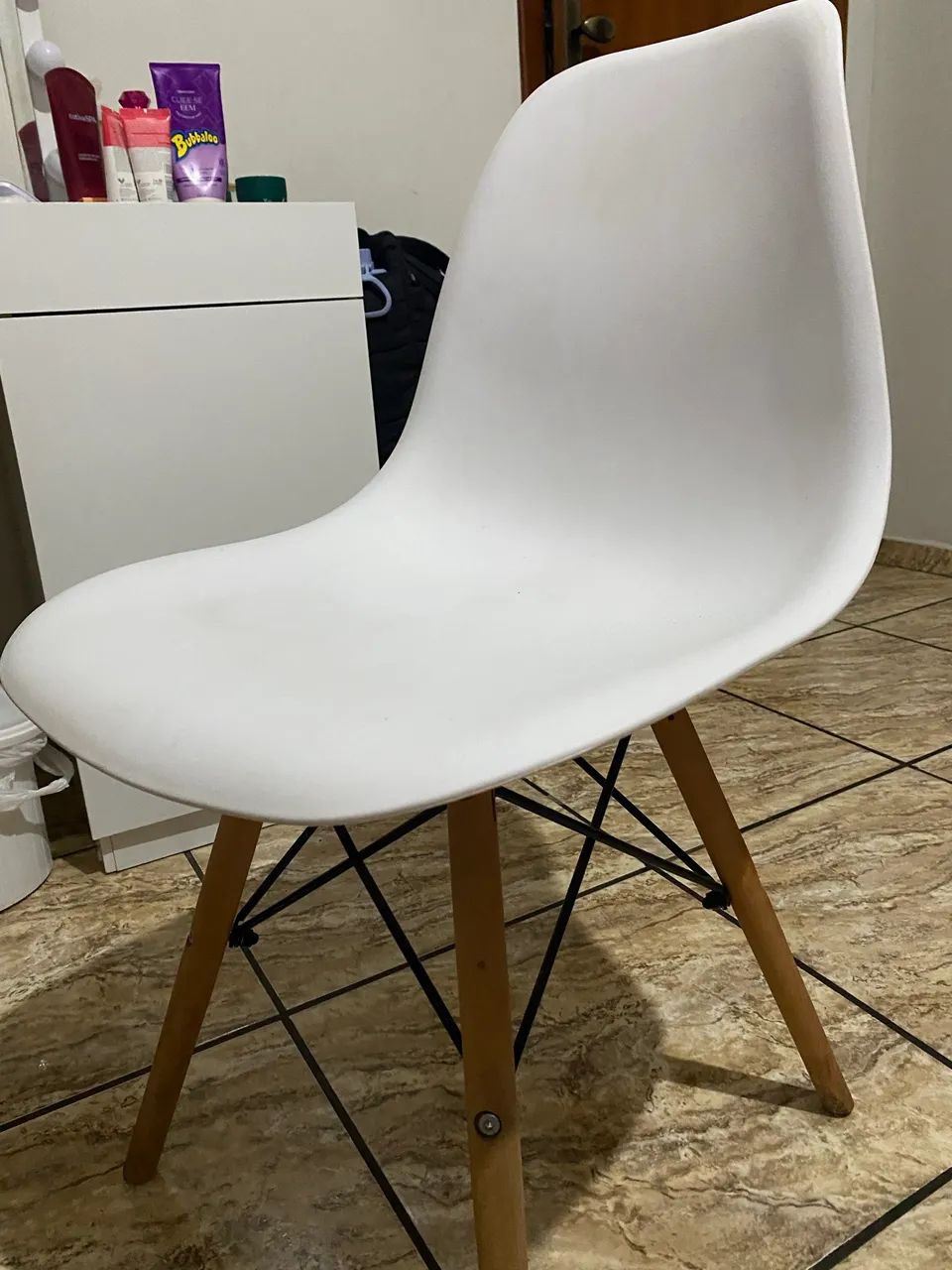 Cadeira branca  - Foto 5