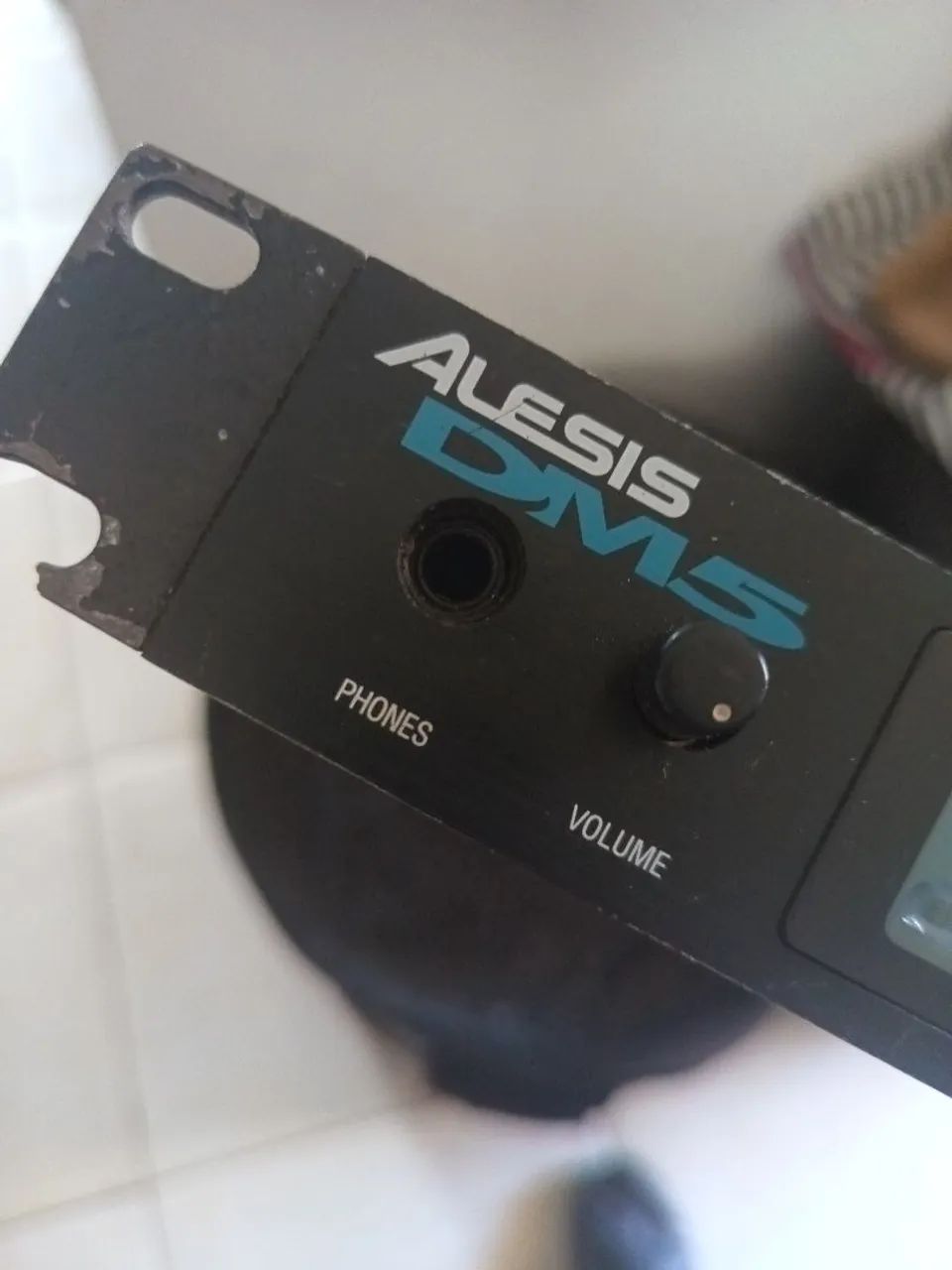 Modulo Alesis Dm5 + 4 triggers + 3 pad + tom 10 com pele silent - Foto 2