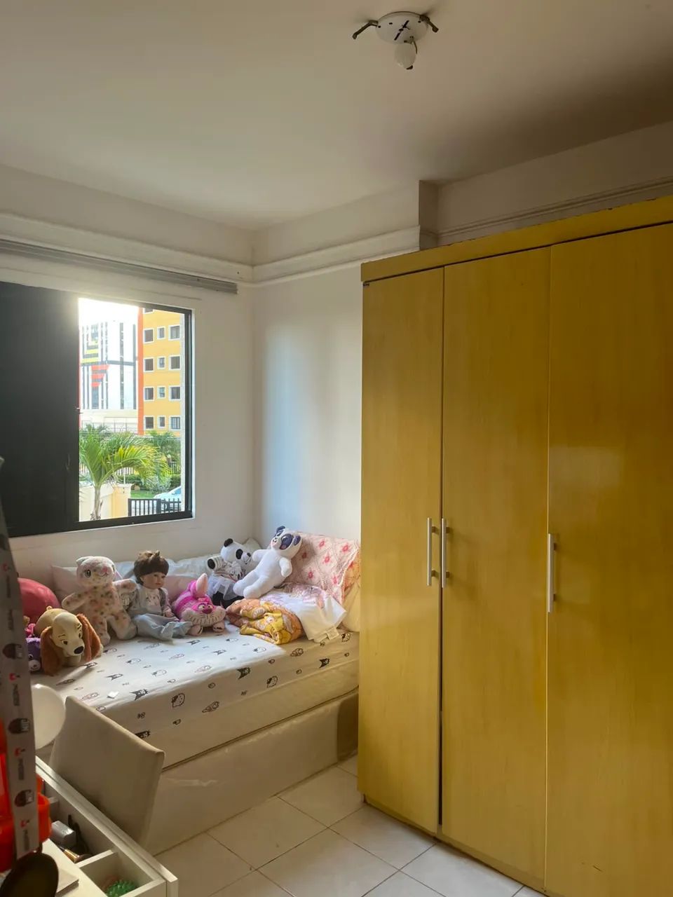 Procuro mulher para dividir apartamento 
