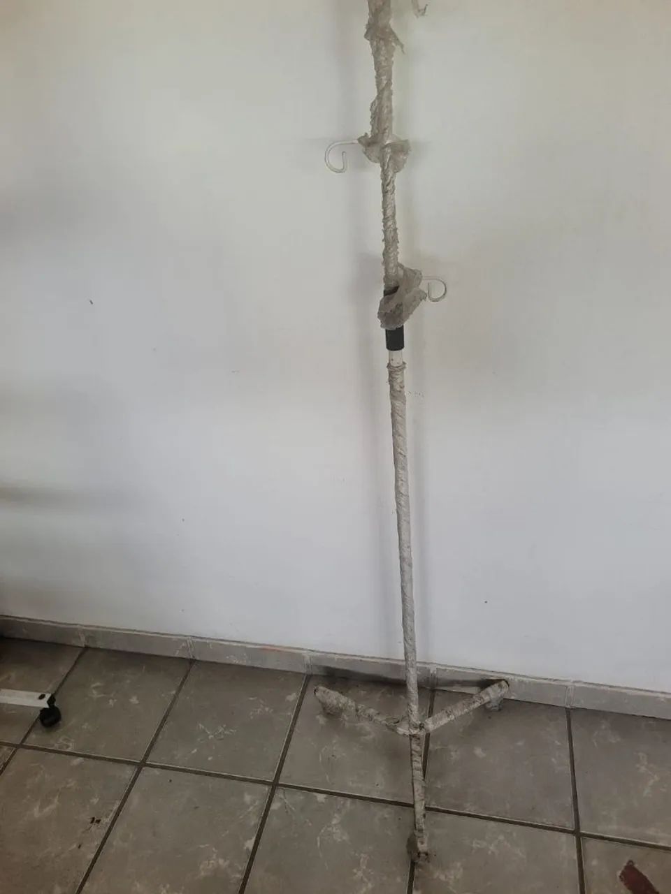 suporte para soro ou dieta enteral
