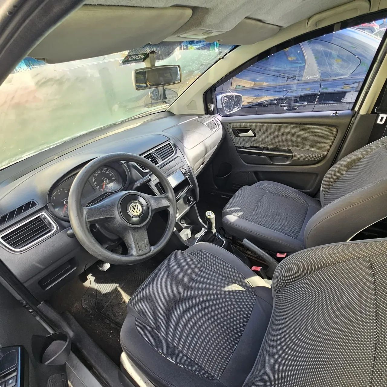 Volkswagen Fox 1.0 MI Total Flex 8V 5P 2011 - Foto 5