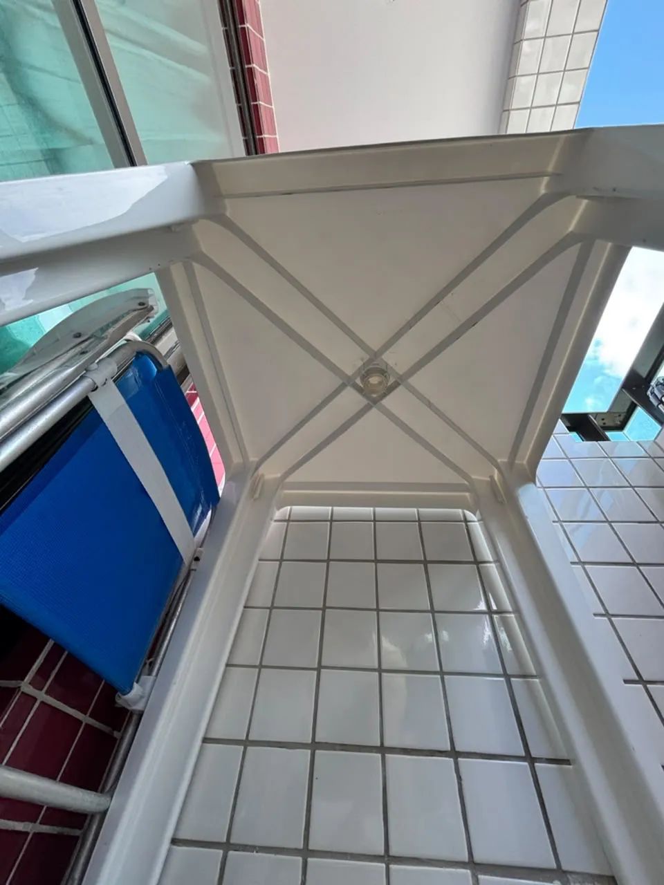 Vendo mesa e cadeira de plástico Tramontina - Foto 4