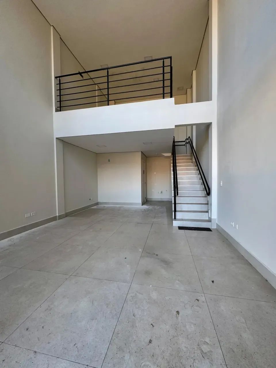 Sala Comercial com mezanino, ampla e bem localizada - São Lourenço - Foto 4