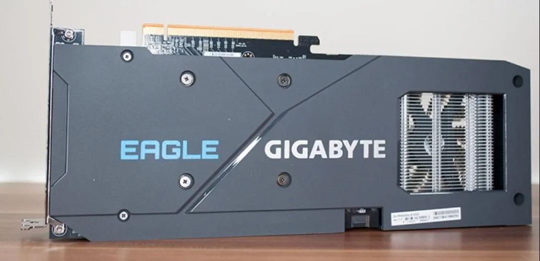Rx6600 eagle 8G triple fan - Foto 4