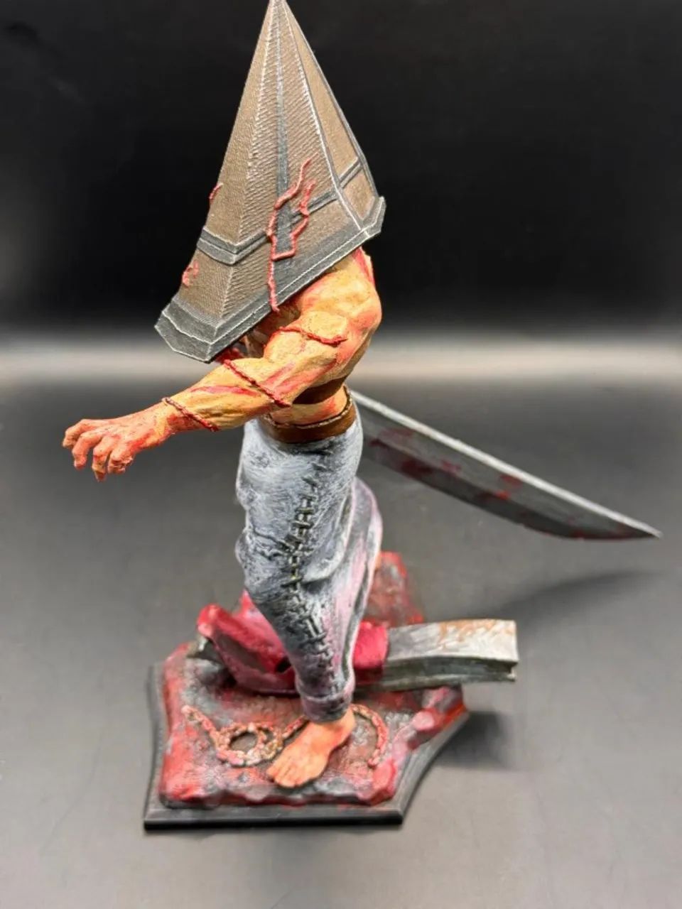 Boneco Pyramid Head Action Figure Silent Hill Cabeça de Pirâmide - Foto 2