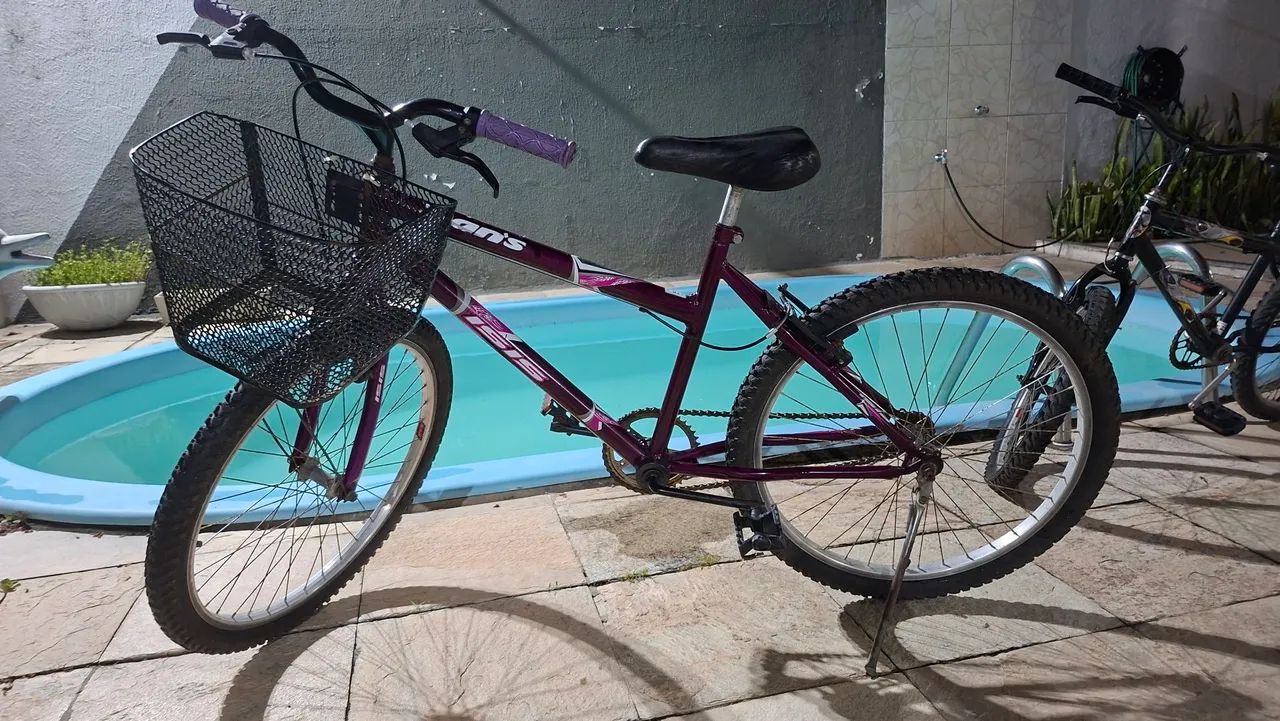 Bicicleta com certinho semi nova - Foto 4