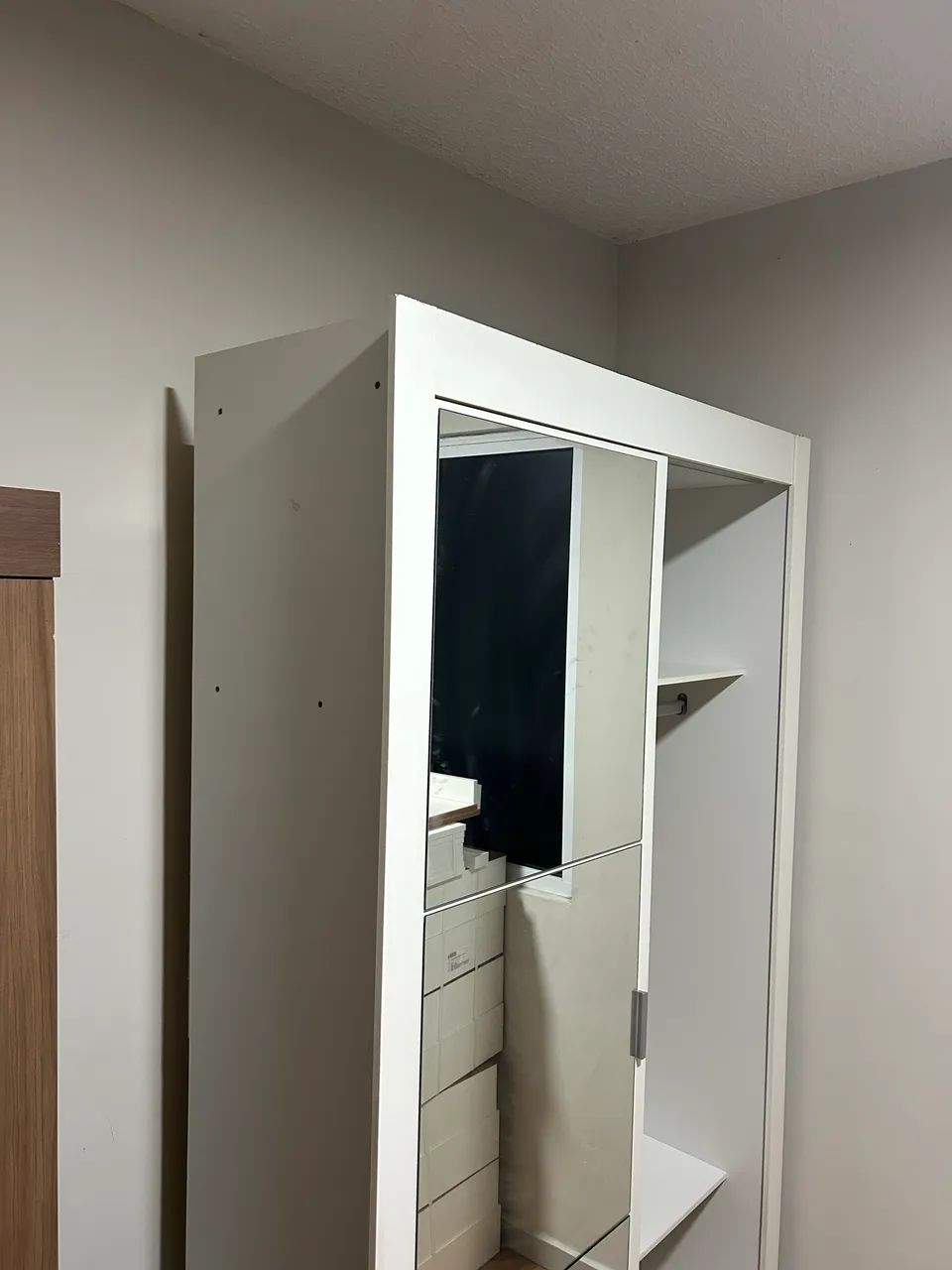 Guarda-roupa branco com espelho 2 portas - Foto 4