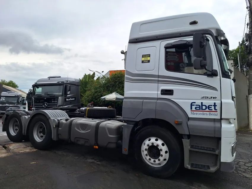 Mercedes Benz Axor 2536 LS 19/20 6x2. - Foto 2