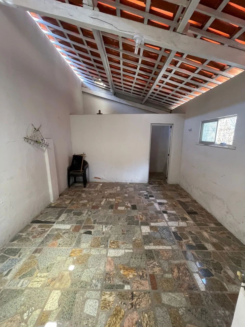 CASA À VENDA - OPORTUNIDADE DE VALORIZAÇÃO! - Foto 2