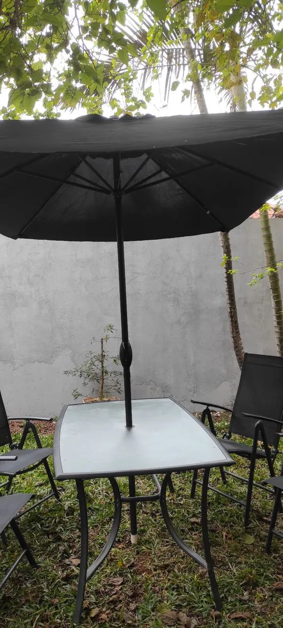 Mesa externa com ombrelone e lugares  - Foto 3
