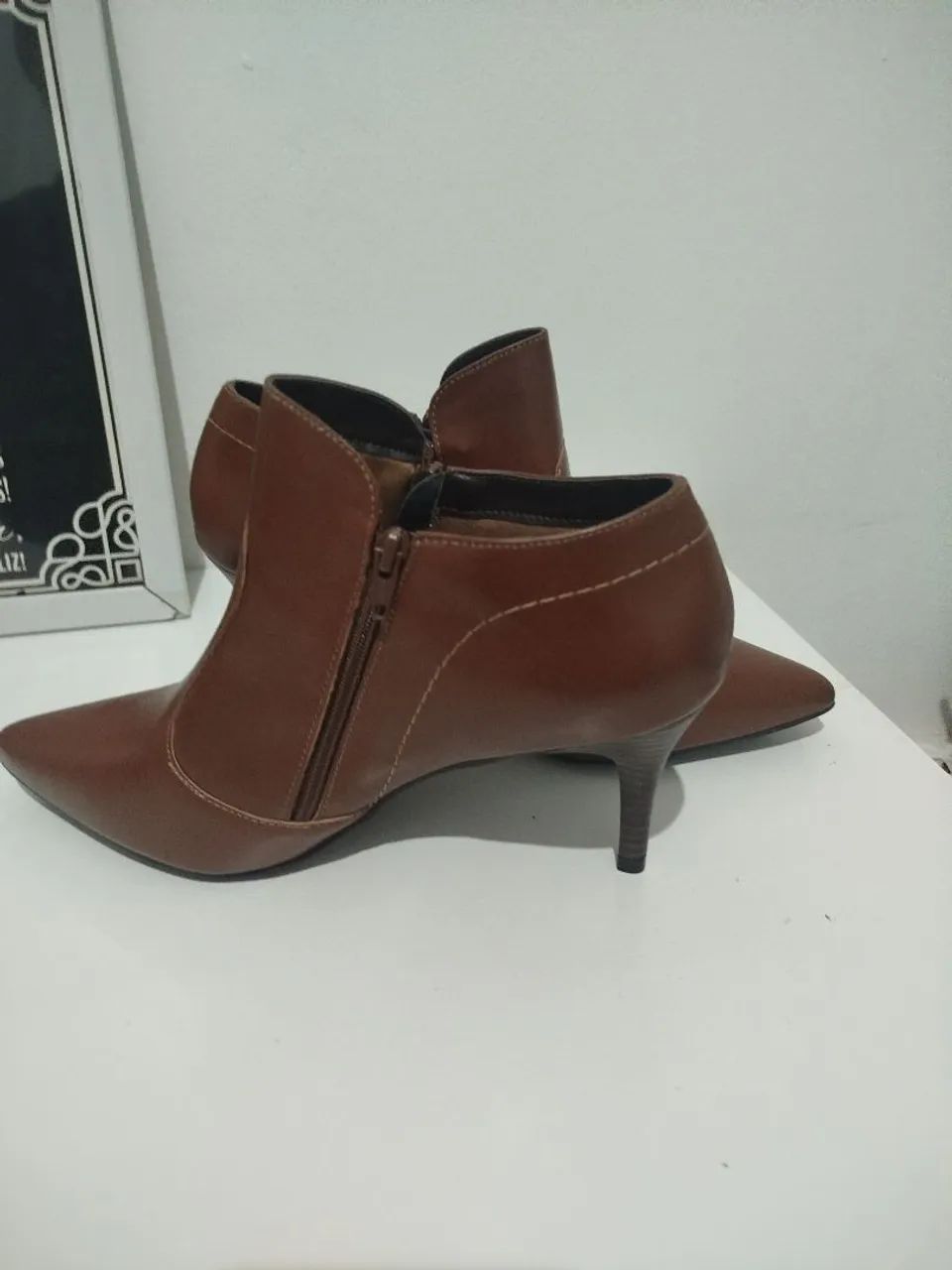 Bota feminina em couro  - Foto 2