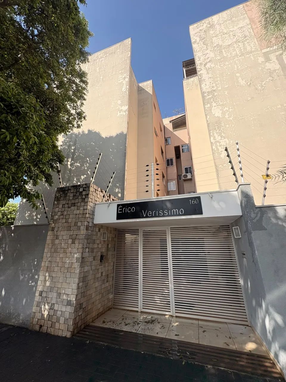 Apartamento Mobiliado para Locação com 3 Quartos, Suíte, Sacada e 2 Vagas