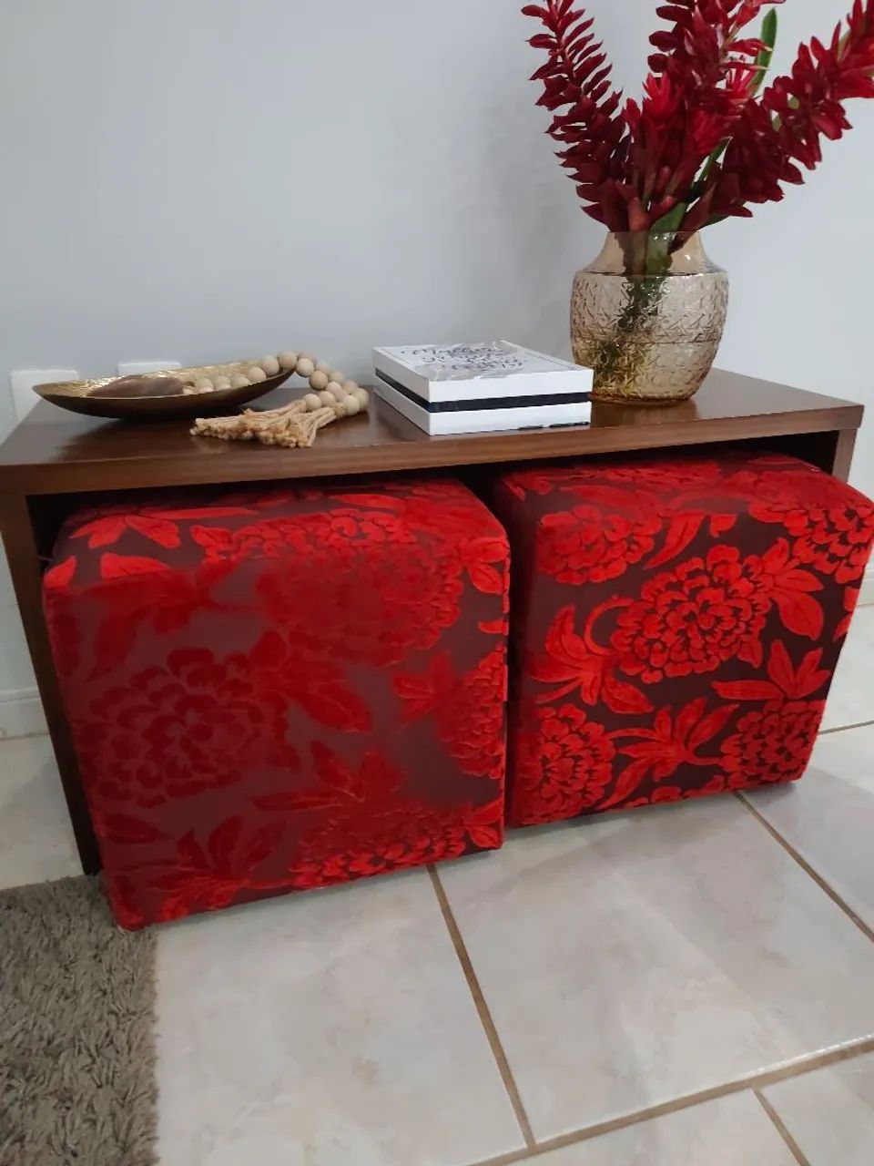 Poltrona para sala e aparador com puffs  - Foto 2
