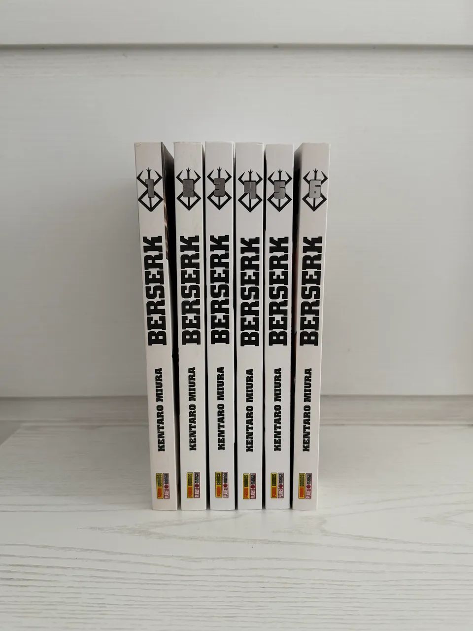 BERSERK mangás 1 ao 6 - Foto 5