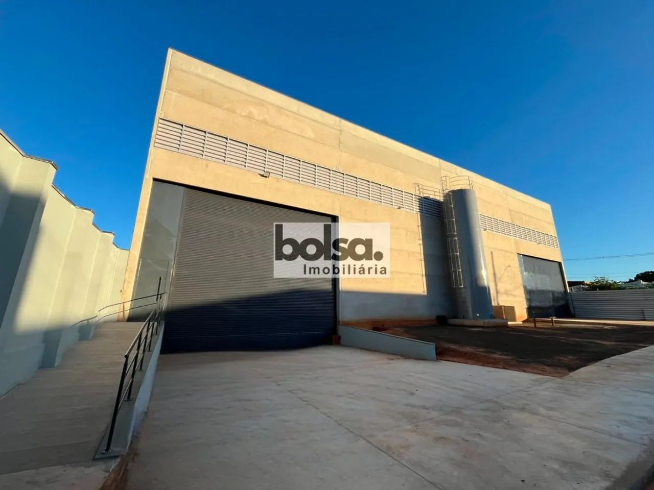 BARRACÃO NOVO COM 1.500M² NO PARQUE PAULISTA ! !
