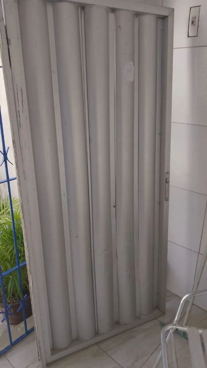 Vende-se um portão de alumínio 